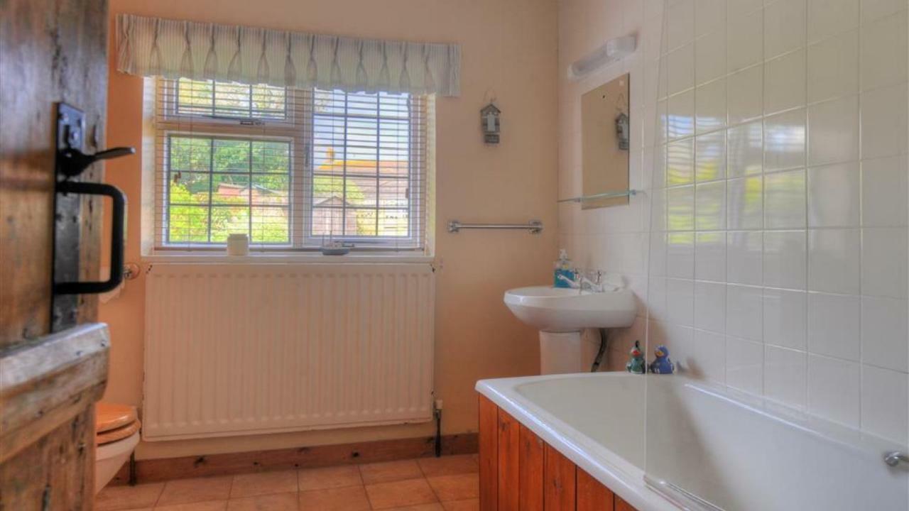 Ivy Cottage Lyme Regis Bagian luar foto